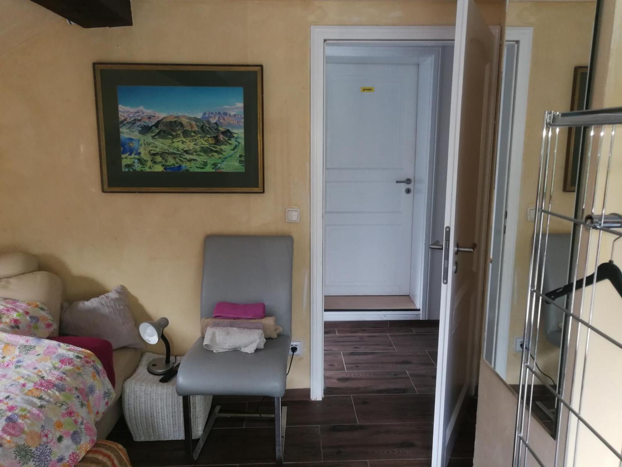 Wohlfuehloase - Zimmer, Appartment - Im Herzen Starnbergs Room photo